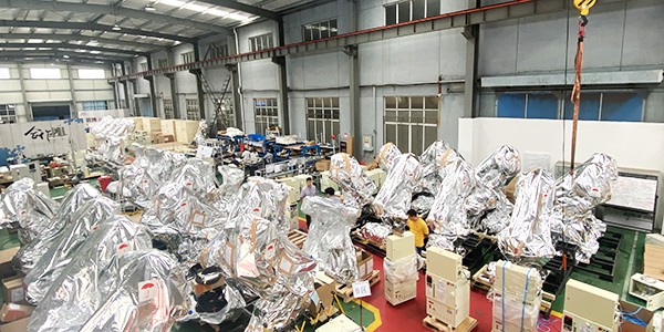 工業(yè)機(jī)器人產(chǎn)業(yè)迎來重要機(jī)遇期，前迅工廠開足馬力促生產(chǎn)，大干快上搶時機(jī)