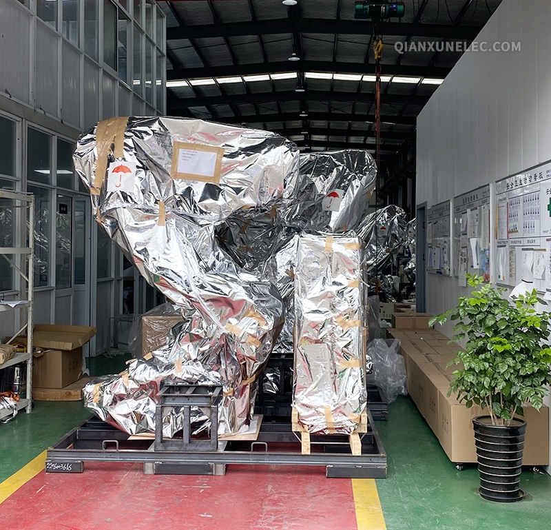 前迅車間即將發(fā)貨的工業(yè)機(jī)器人