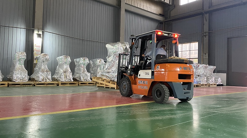 前迅車間的工業(yè)機器人