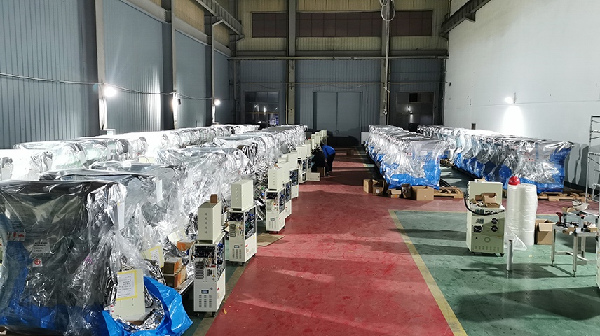 前迅車間里排列整齊的不二越工業(yè)機器人