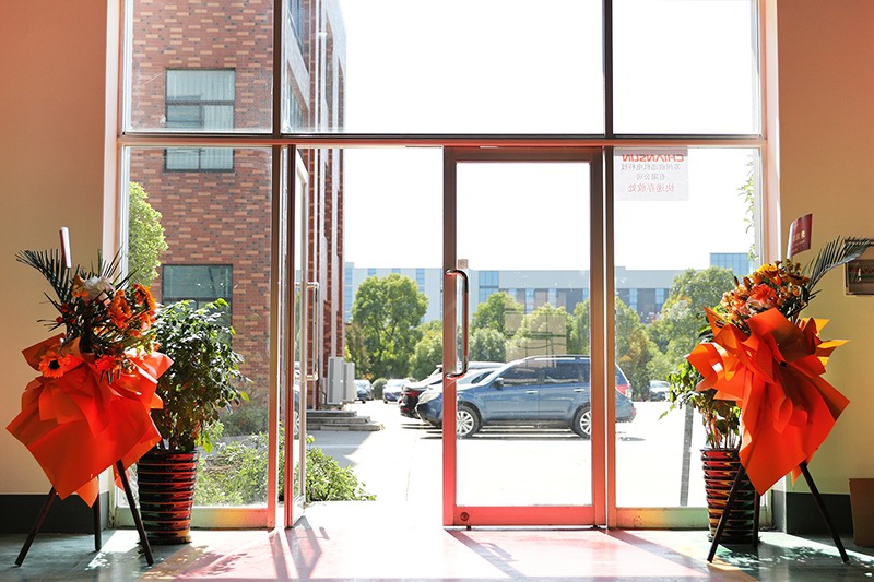 來(lái)自不二越(中國(guó))的鮮花與祝福