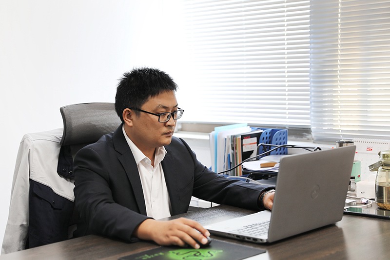 整潔明亮的辦公室-銷售部1