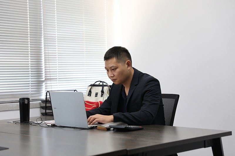 整潔明亮的辦公室-銷售部2