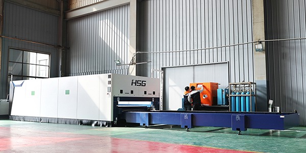 前迅新工廠激光切割、鈑金折彎等設(shè)備移機(jī)安裝調(diào)試完畢，投入生產(chǎn)