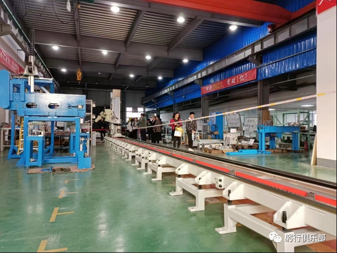 帶地軌的七軸機(jī)器人自動(dòng)化搬運(yùn)上下料產(chǎn)線 圖2