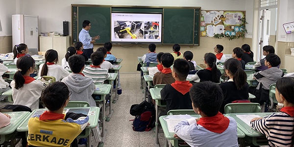 點(diǎn)燃科技夢想，培育創(chuàng)新志向——蘇州前迅工業(yè)機(jī)器人應(yīng)用科普進(jìn)校園活動