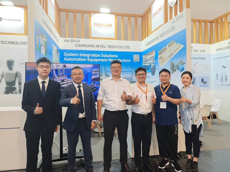 前迅團隊在德國慕尼黑機器人及自動化技術(shù)展覽會