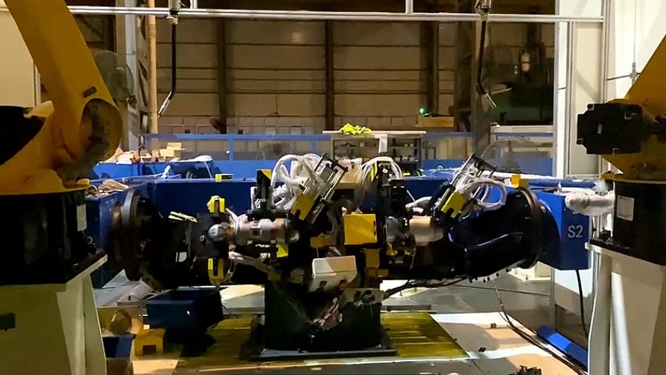 汽車(chē)尾氣管焊接-多機(jī)聯(lián)動(dòng)焊接